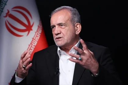 الرئيس الإيراني يحذر من الانقسام الداخلي بعد المفاوضات مع واشنطن