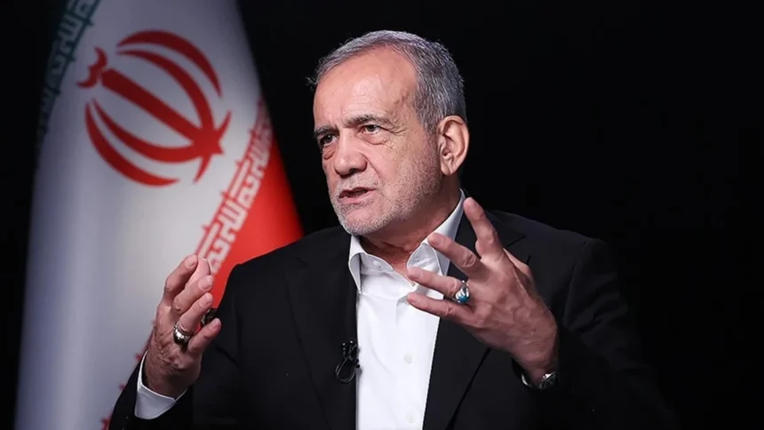 الرئيس الإيراني يحذر من الانقسام الداخلي بعد المفاوضات مع واشنطن
