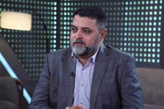 الاعلام والاتصالات تمنع المحلل السياسي "عصام حسين" من الظهور الاعلامي لمدة 60 يومًا