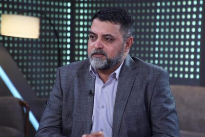 الاعلام والاتصالات تمنع المحلل السياسي "عصام حسين" من الظهور الاعلامي لمدة 60 يومًا
