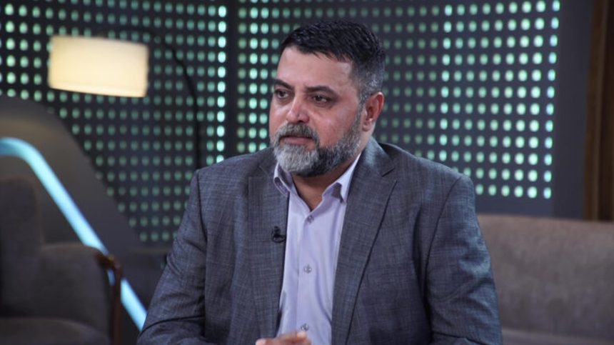 الاعلام والاتصالات تمنع المحلل السياسي "عصام حسين" من الظهور الاعلامي لمدة 60 يومًا