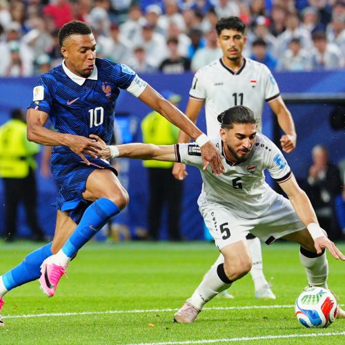 المنتخب الوطني العراقي يخسر امام نظيره الفرنسي بثلاثية في كأس العالم