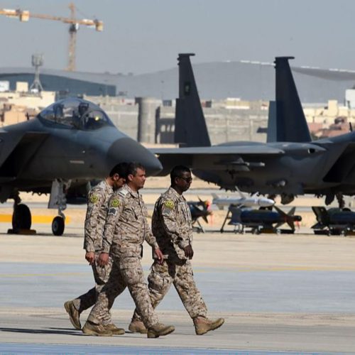 صحيفة: واشنطن تبحث نقل قواعدها من الكويت والسعودية بعيدا عن الضربات الإيرانية