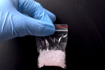 شؤون المخدرات: تشكيل لجنة تحقيقية بوفاة موقوف داخل المستشفى بعد ابتلاعه 40 غرامًا مادة الكرستال في النجف