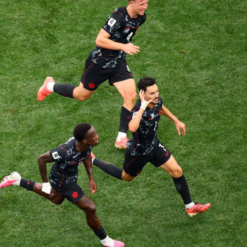 كندا تتغلب على جنوب افريقيا وتتأهل لدور الـ16 في كأس العالم