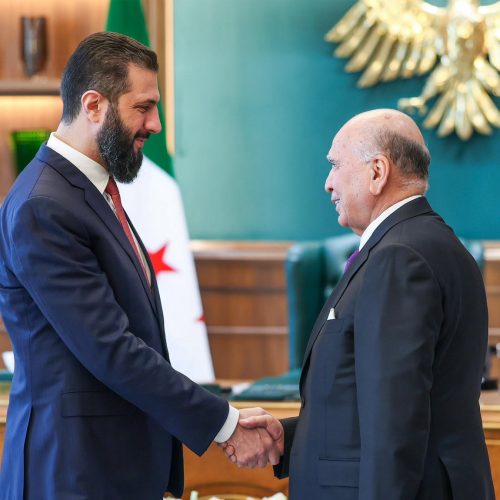 وزير الخارجية يبحث مع الرئيس السوري في دمشق تعزيز العلاقات الثنائية والتنسيق المشترك