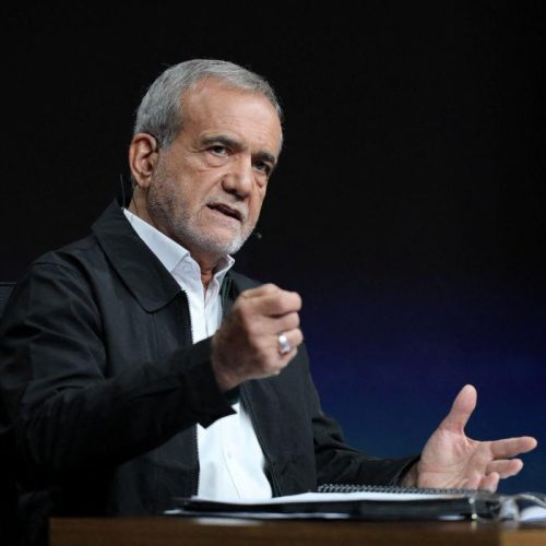 الرئيس الإيراني: لن نتراجع عن حقوقنا في المفاوضات مع واشنطن