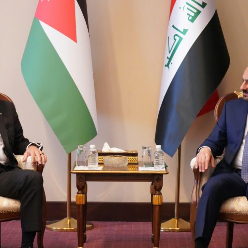 وزير الصناعة والمعادن يبحث مع نظيره الأردني تعزيز التعاون الصناعي والتجاري بين البلدين