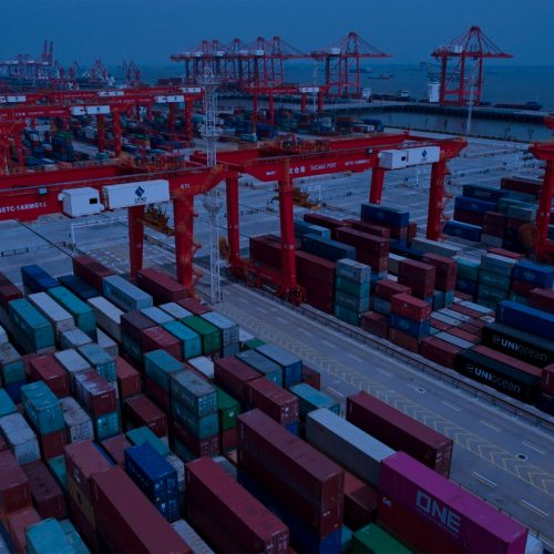 إيران تعلن استئناف الشحن المباشر للبضائع من الإمارات