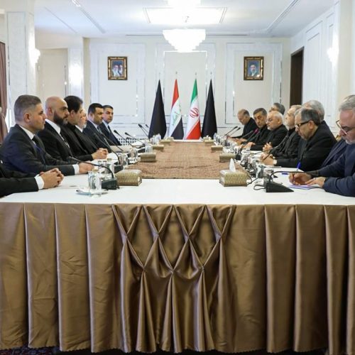 رئيس الجمهورية ونظيره الإيراني يؤكدان ضرورة إنهاء الحروب ووقف الأزمات والتوترات في المنطقة