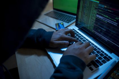 الإمارات تعلن التصدي لهجمات سيبرانية "متطورة" استهدفت قطاع المال