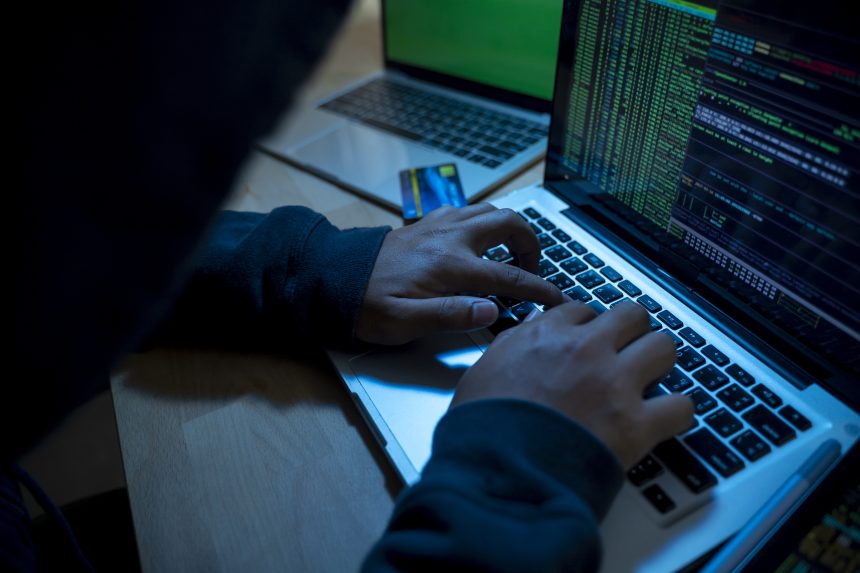 الإمارات تعلن التصدي لهجمات سيبرانية "متطورة" استهدفت قطاع المال
