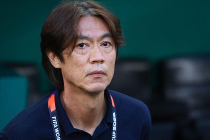 هرب إلى أمريكا.. مدرب منتخب كوريا الجنوبية يتلقى تهديدات بالقتل بعد الإقصاء المبكر من المونديال