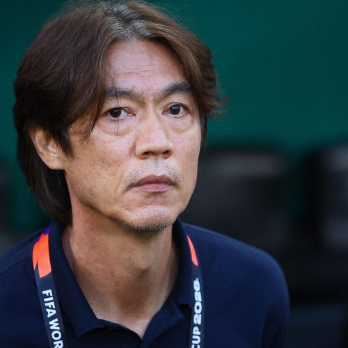 هرب إلى أمريكا.. مدرب منتخب كوريا الجنوبية يتلقى تهديدات بالقتل بعد الإقصاء المبكر من المونديال