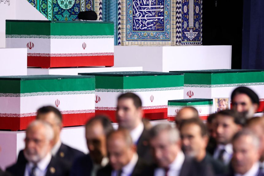 إيران.. انطلاق مراسم شعبية لتشييع المرشد الراحل علي خامنئي في طهران