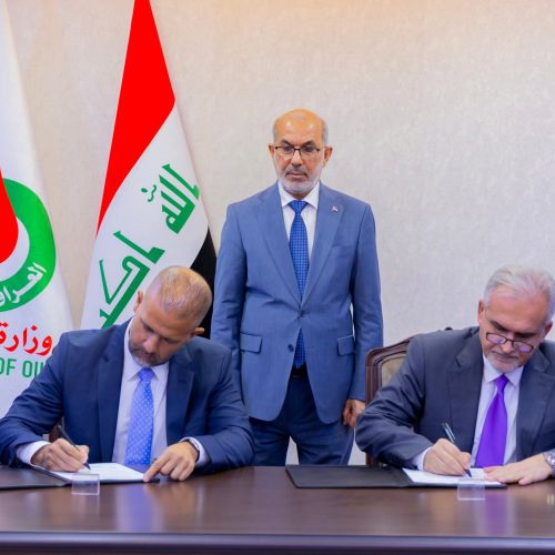 النفط: توقيع عقد الإدارة المتكاملة لحقلي "بن عمر والسندباد" بين شركتي نفط البصرة وهاليبرتون الأمريكية