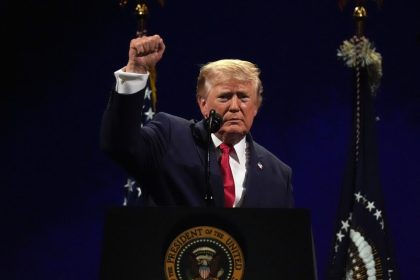 ترامب يشكر الفيفا على إلغاء طرد لاعب أمريكي ويؤكد: تصحيح ظلم جسيم