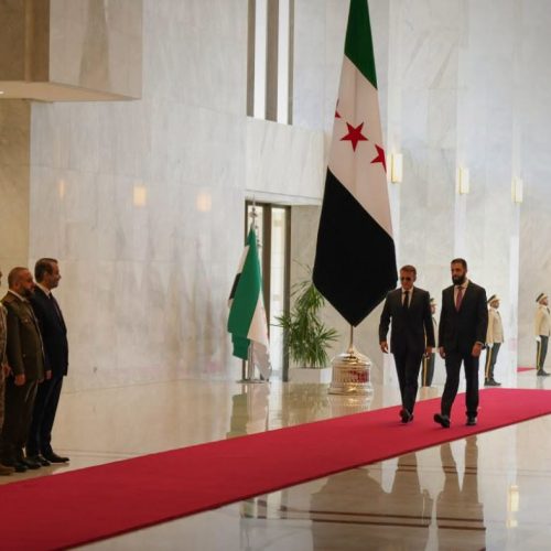 الإليزيه: ماكرون لم يسمع أي انفجارات أثناء توجهه للقاء الشرع في قصر الشعب بدمشق