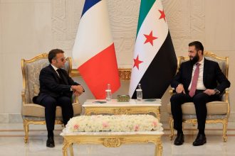 بعد انفجارات دمشق.. الشرع يستقبل ماكرون في قصر الشعب