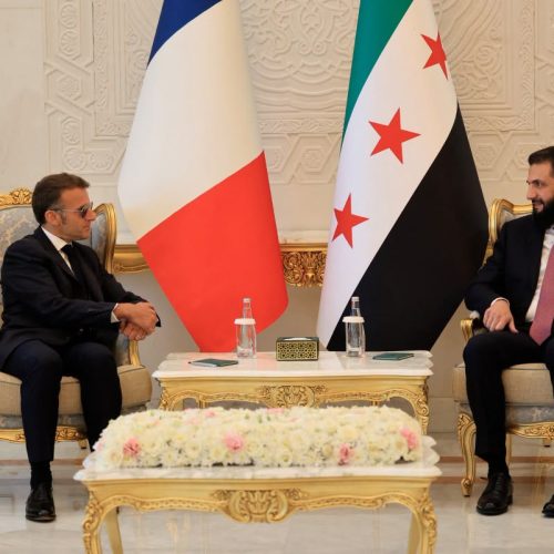 بعد انفجارات دمشق.. الشرع يستقبل ماكرون في قصر الشعب