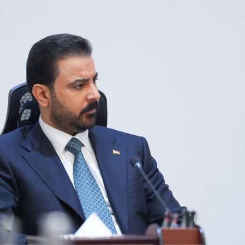 الزيدي يوجه بتعطيل الدوام الرسمي ليوم غد الأربعاء تزامناً مع مراسم تشييع المرشد الإيراني السابق