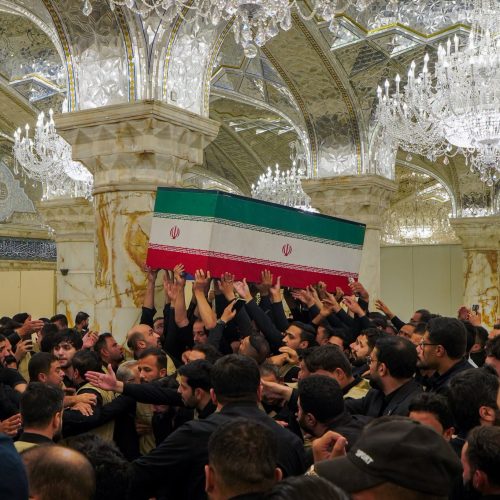 انتهاء مراسم تشييع المرشد الإيراني السابق علي الخامنئي في النجف