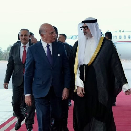 وزير الخارجية يصل إلى الكويت في زيارة رسمية