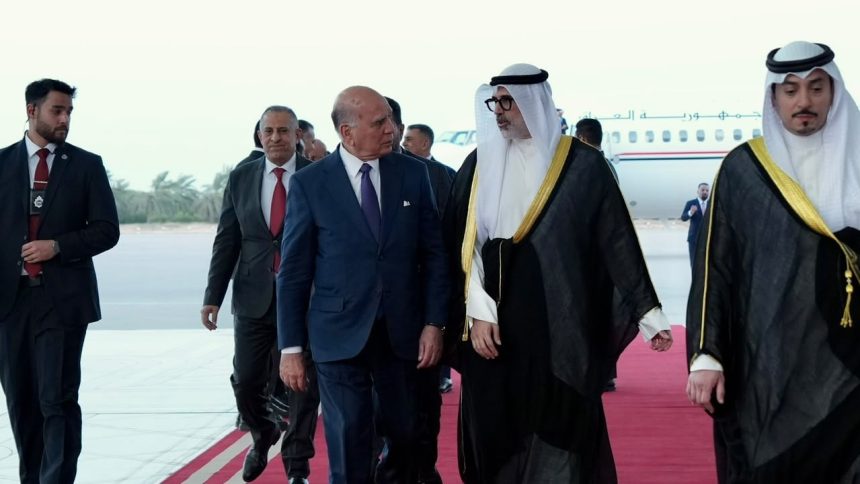 وزير الخارجية يصل إلى الكويت في زيارة رسمية