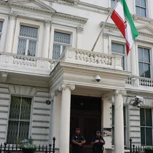 طهران تستدعي السفير البريطاني بعد اتهامات لندن لإيران بمحاولة تنفيذ عمليات تهدد الأمن في بريطانيا