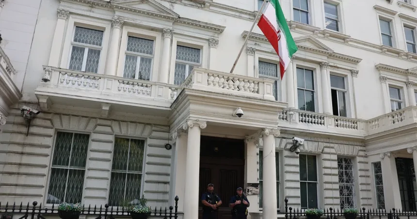 طهران تستدعي السفير البريطاني بعد اتهامات لندن لإيران بمحاولة تنفيذ عمليات تهدد الأمن في بريطانيا