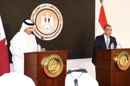 وزيرا خارجية مصر وقطر يؤكدان أهمية احتواء التوتر لمنع اتساع الصراع في المنطقة