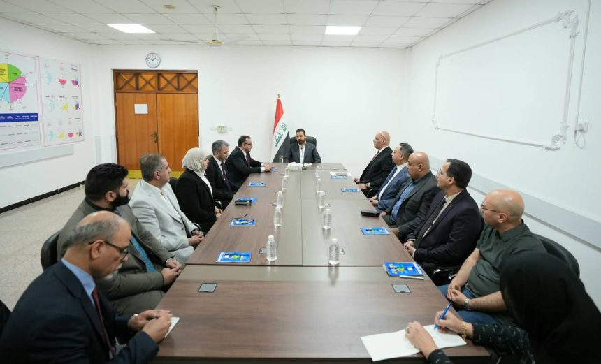 الزيدي يؤكد اهتمام الحكومة بتطوير القطاع الصحي ويوجه بأن يكون شعار المرحلة “الصحة أولاً”