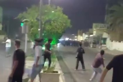 بالمياه والدخانيات.. مكافحة الشغب تفرق متظاهرين حاولوا إغلاق مجلس محافظة واسط بسبب سوء الخدمات