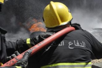 الدفاع المدني تكافح حريقاً اندلع داخل مقبرة في منطقة باب المعظم ببغداد