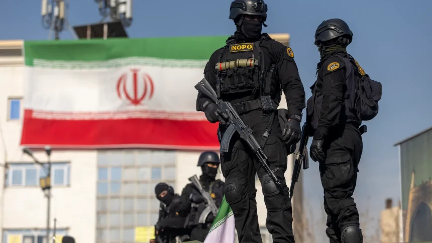 إيران تعلن مقتل عنصرين من قوات الأمن في هجوم بمدينة مشهد