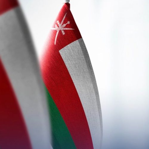 عُمان تستدعي السفير الإيراني احتجاجاً على تعرّض مواقع عمانية لاستهدافات إيرانية