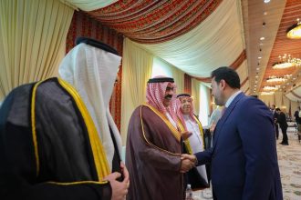 محافظ الأنبار يرعى اجتماعاً لشيوخ العشائر وعلماء الدين ويؤكد دعم مؤسسات الدولة وترسيخ سيادة القانون