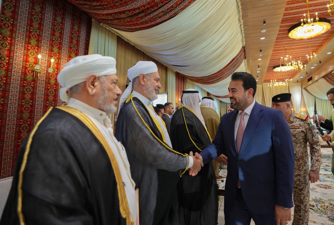 محافظ الأنبار يرعى اجتماعاً لشيوخ العشائر وعلماء الدين ويؤكد دعم مؤسسات الدولة وترسيخ سيادة القانون