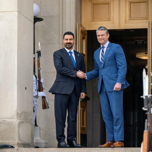 الزيدي يلتقي وزير الحرب الأمريكي بيت هيغسيث في البنتاغون