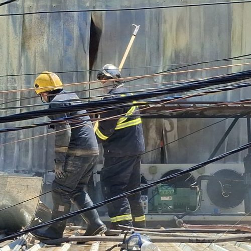 الدفاع المدني يخمد حريقاً في الكرادة ويؤكد: البناية مخالفة لشروط السلامة