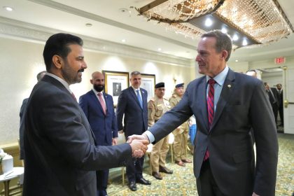 الزيدي يستقبل عضو لجنة القوات المسلحة في مجلس الشيوخ الامريكي السيناتور تيد بد