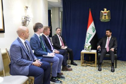 الزيدي يستقبل عضو لجنة القوات المسلحة في مجلس الشيوخ الامريكي السيناتور تيم شيهي