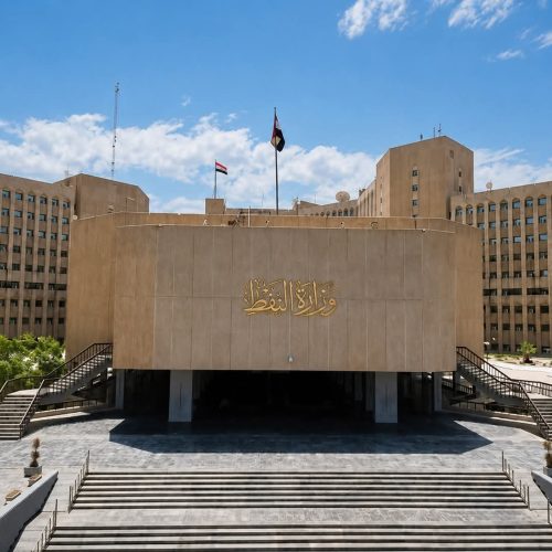 وزارة النفط: نحقق في سقوط جسم غريب على إحدى الناقلات وعمليات تحميل الخام مستمرة