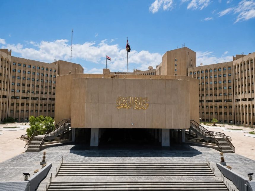 وزارة النفط: نحقق في سقوط جسم غريب على إحدى الناقلات وعمليات تحميل الخام مستمرة