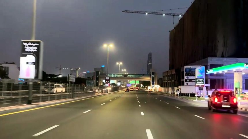 رويترز: دوي انفجارات في وسط مدينة دبي