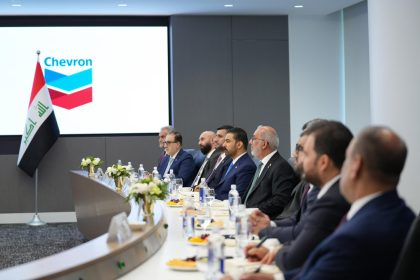 الزيدي يبحث مع شيفرون الأمريكية الاستثمار في المشتقات النفطية وتوسعة الانتاج وتعدد منافذ التصدير