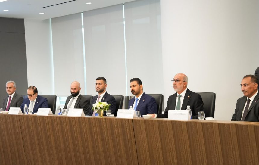 الزيدي يؤكد استعداد الحكومة لتهيئة الارض والموافقات لإنشاء مجمعات لتكرير النفط