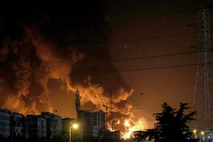 التلفزيون الإيراني: استهداف جسرين في مدينة بندر خمیر بمحافظة هرمزغان