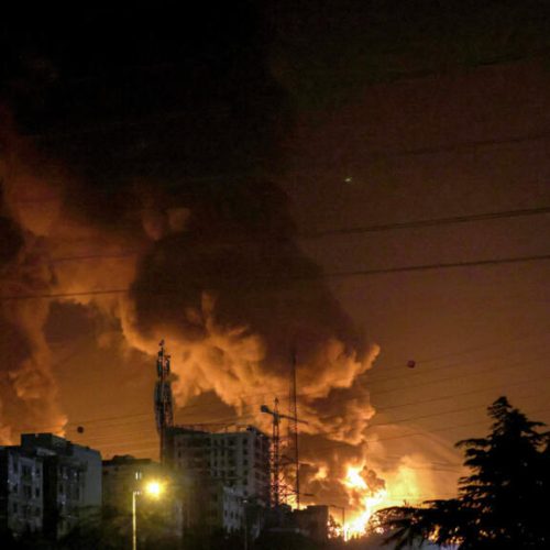 التلفزيون الإيراني: استهداف جسرين في مدينة بندر خمیر بمحافظة هرمزغان