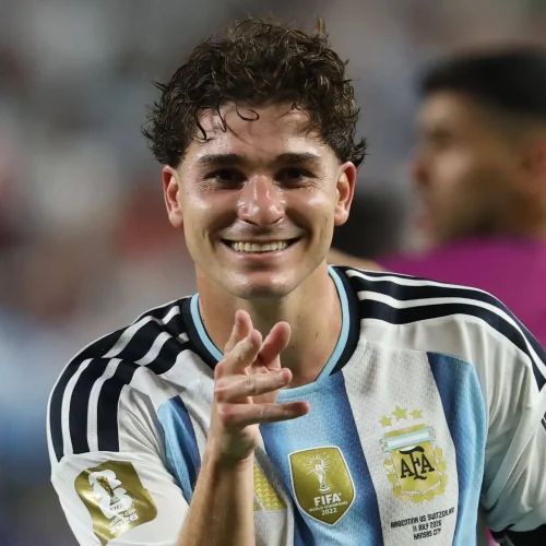 أتلتيكو يصدم برشلونة: لن نبيع ألفاريز مقابل 200 مليون
